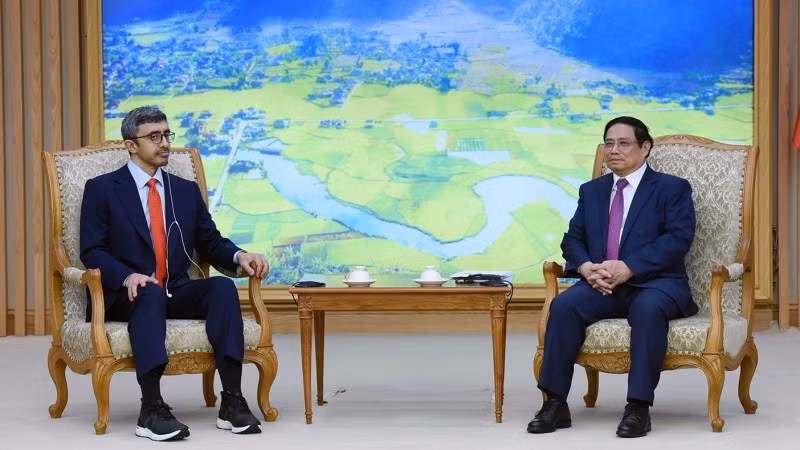 Премьер-министр Фам Минь Тьинь и Министр иностранных дел ОАЭ шейх Абдалла бен Заид Аль Нахайян. Фото: Чан Хай