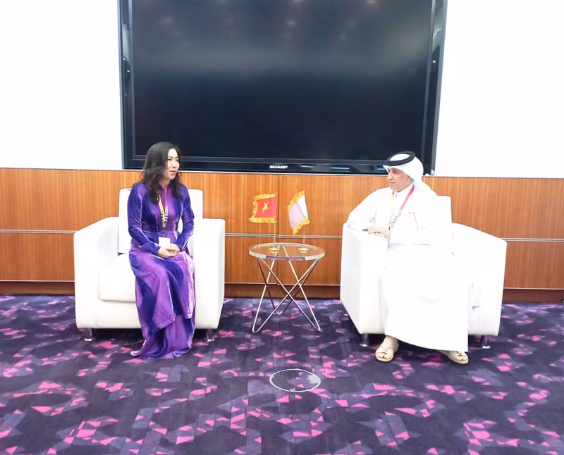 Замминистра иностранных дел Ле Тхи Тху Ханг и Государственный министр иностранных дел Катара Султан бин Саад Аль Мураихи. Фото: МИД Вьетнама