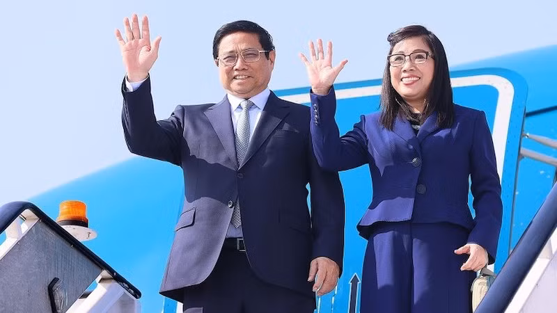 Премьер-министр Фам Минь Тьинь с супругой завершил деловую поездку в ОАЭ. Фото: ВИА