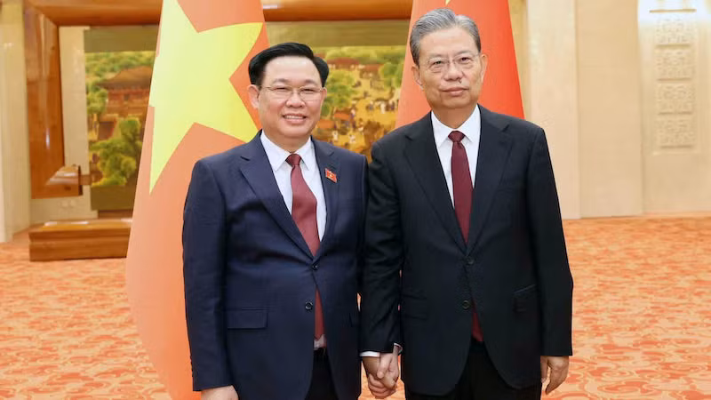 Председатель НС Выонг Динь Хюэ и Председатель ПК ВСНП Чжао Лэцзи. Фото: quochoi.vn