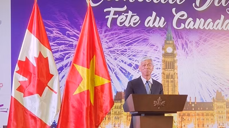 Зампредседателя Народного комитета г. Хошимина Во Ван Хоан выступает на церемонии. Фото: ВИА