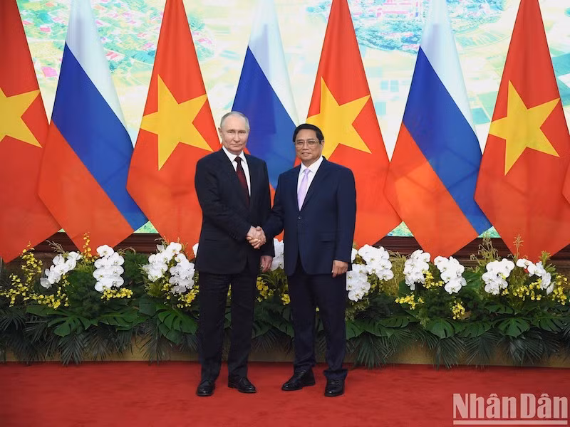 Премьер-министр Фам Минь Тьинь и Президент России Владимир Путин.