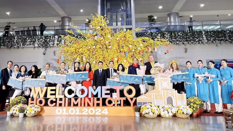 Церемония встречи первых гостей г. Хошимина. Фото: ВИА