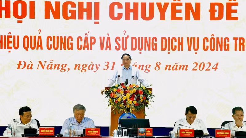 Премьер-министр Фам Минь Тьинь выступает на конференции. Фото: Тхань Жанг