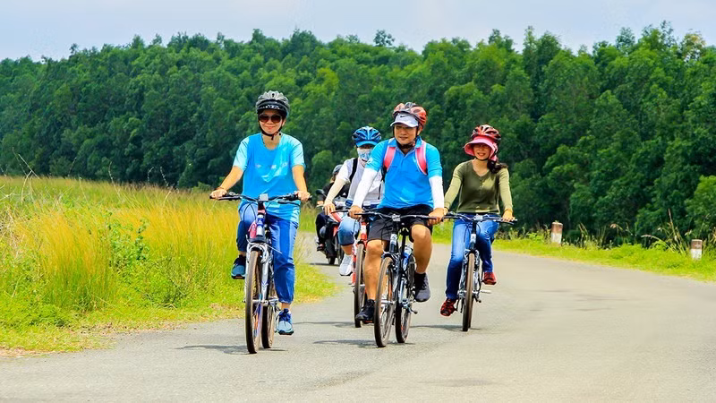 Туристы в природно-культурном заповеднике Донгнай. Фото: Хонг Дат