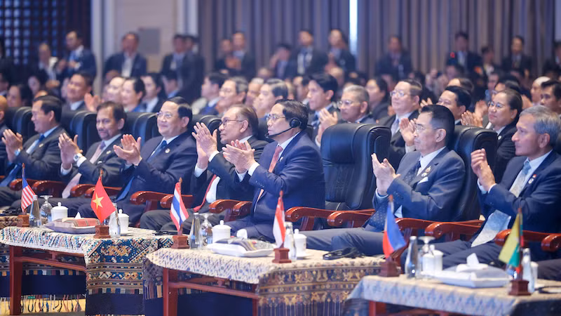 Делегаты на церемонии закрытия 44-го, 45-го саммитов АСЕАН и сопутствующих саммитов. Фото: VGP
