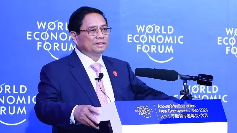 Премьер-министр Фам Минь Тьинь выступает на дискуссии. Фото: ВИА