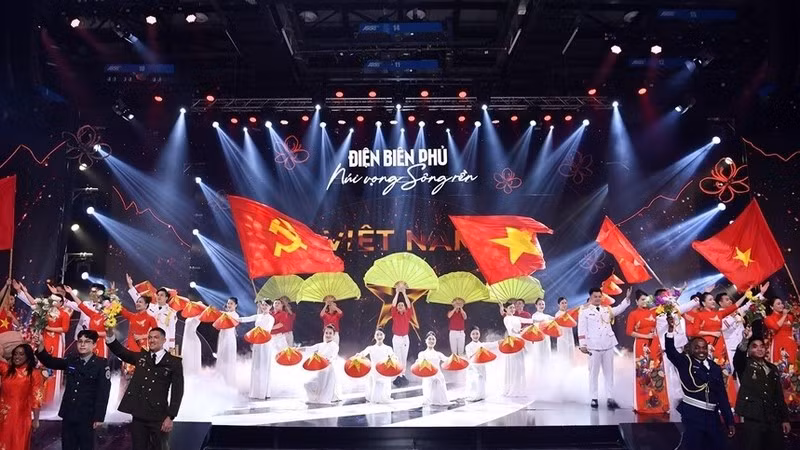 Программа представляет собой творческое сочетание репортажей, разговоров, музыкальных номеров.