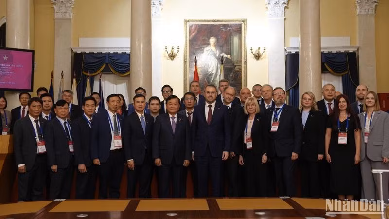 Делегаты двух сторон на заседании. Фото: Суан Хынг