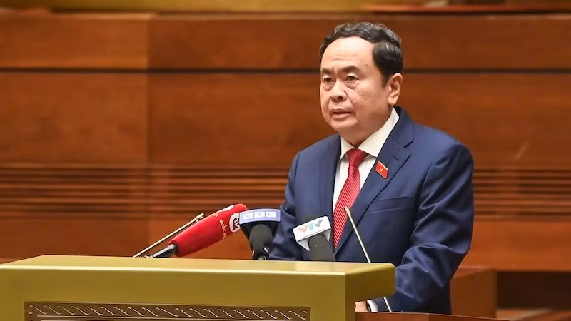 Председатель НС Чан Тхань Ман выступает на церемонии.