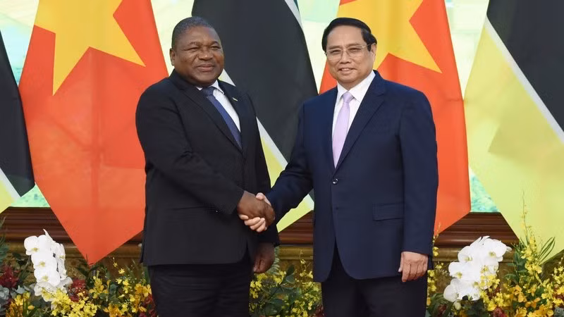 Премьер-министр Фам Минь Тьинь и Президент Мозамбика Филипе Жасинто Ньюси. Фото: Чан Хай