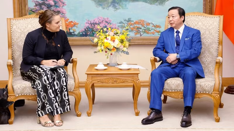 Вице-премьер Чан Хонг Ха и Временный поверенный в делах Дании во Вьетнаме Метте Экерот. Фото: ВИА