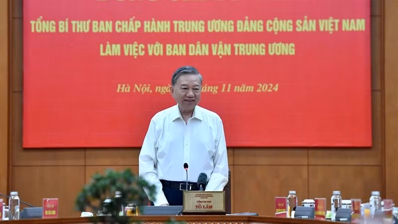 Генеральный секретарь ЦК КПВ То Лам выступает на рабочей встрече. Фото: Данг Кхоа