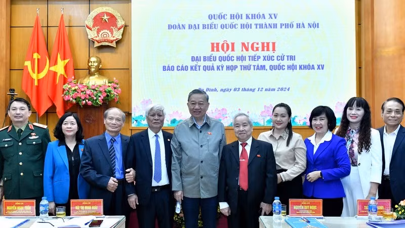 Генеральный секретарь ЦК КВ То Лам и участники встречи. Фото: Данг Кхоа