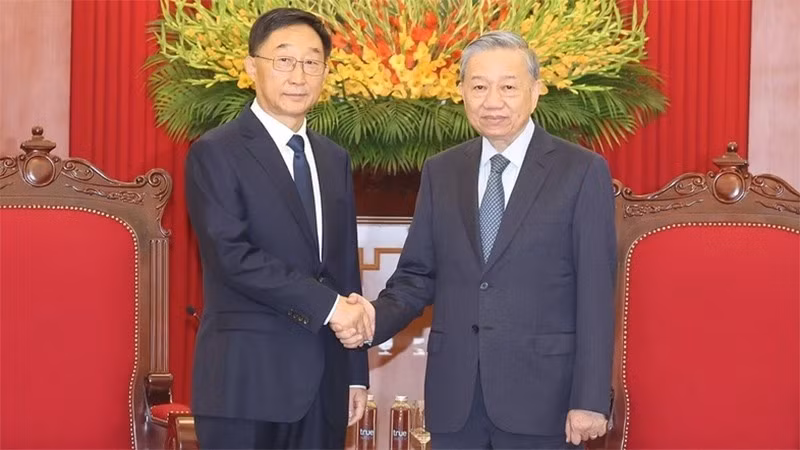 Генеральный секретарь ЦК КПВ, Президент То Лам и Секретарь парткома Гуанси-Чжуанского автономного района Лю Нин. Фото: ВИА