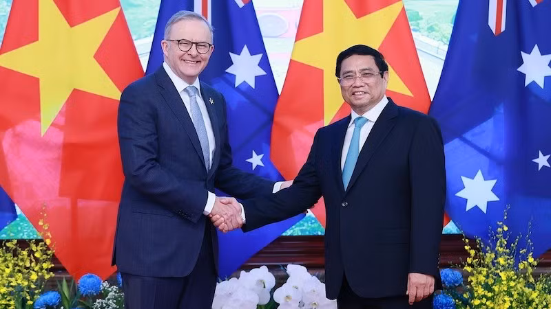 Премьер-министр Фам Минь Тьинь и Премьер-министр Австралии Энтони Албаниз. Фото: ВИА