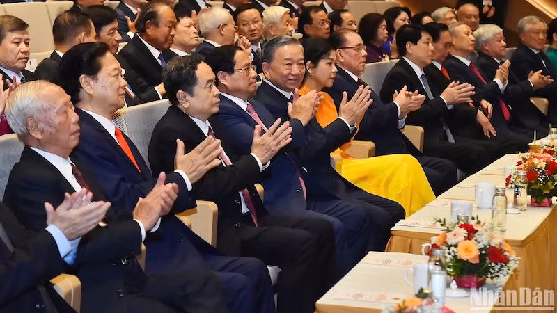 Участники церемонии. Фото: Тхюи Нгуен