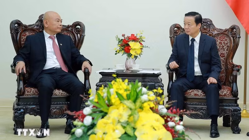 Вице-премьер Чан Хонг Ха и Председатель Китайской железнодорожной инженерной корпорации (CREC) Чэнь Юнь. Фото: ВИА