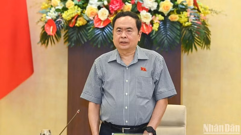 Председатель Национального собрания Чан Тхань Ман выступает на встрече. Фото: Зюи Линь