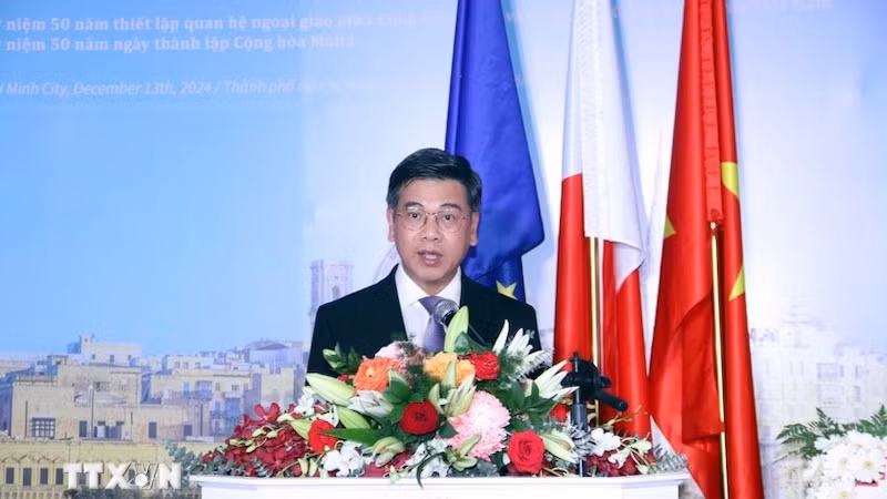 Зампредседателя Народного комитета г. Хошимина Нгуен Ван Зунг выступает на мероприятии. Фото: ВИА