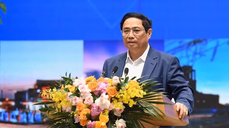 Премьер-министр Фам Минь Тьинь выступает на конференции. Фото: Чан Хай