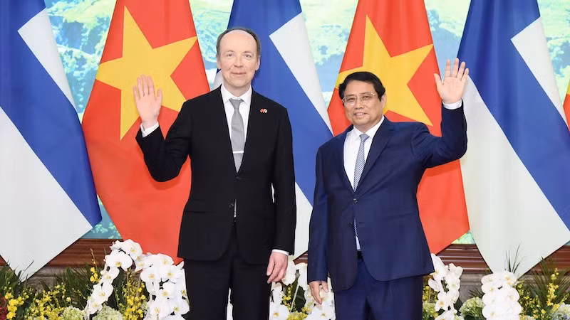 Премьер-министр Фам Минь Тьинь и Председатель Парламента Финляндии Юсси Халла-ахо.