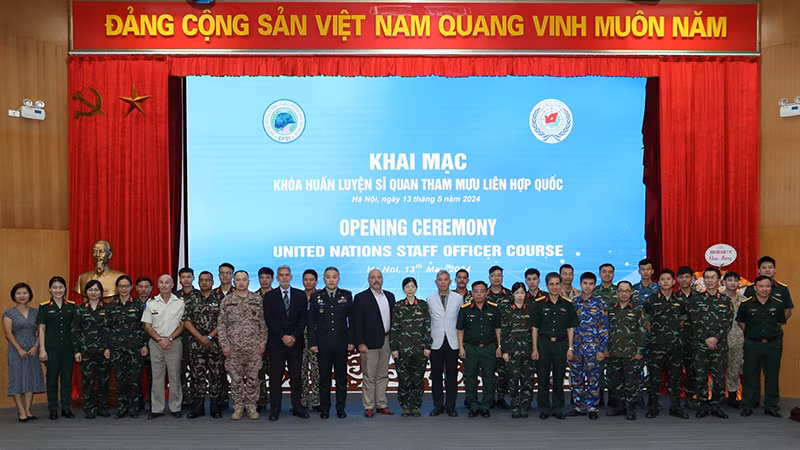 Участники церемонии открытия курса. Фото: mod.gov.vn