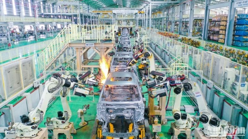 Автоматизированная сварочная линия на заводе по производству и сборке автомобилей корпорации Чыонгхай (Thaco).