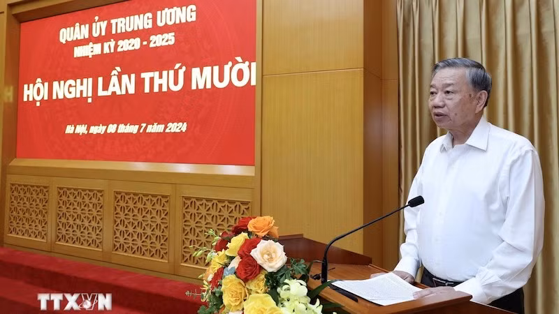 Президент То Лам выступает на конференции.