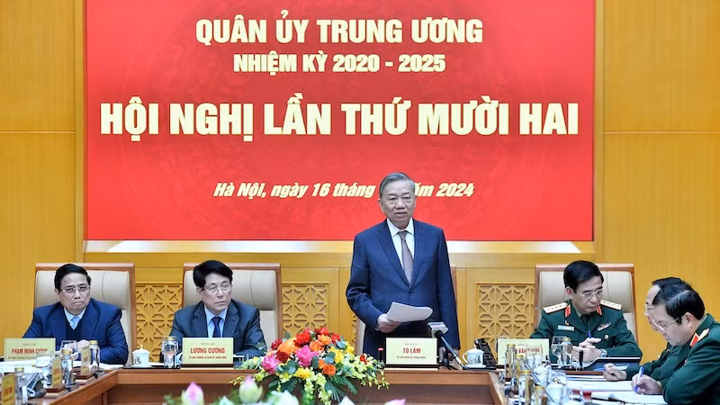 Генеральный секретарь ЦК КПВ То Лам выступает на конференции. Фото: Данг Кхоа