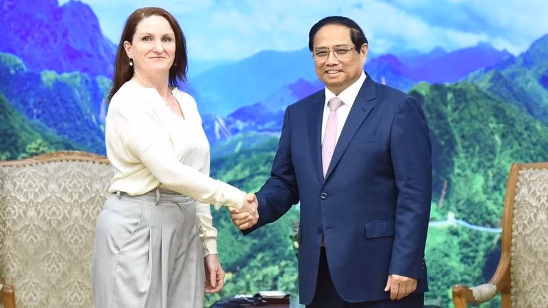 Премьер-министр Фам Минь Тьинь и Посол Новой Зеландии Кэролайн Бересфорд. Фото: Чан Хай