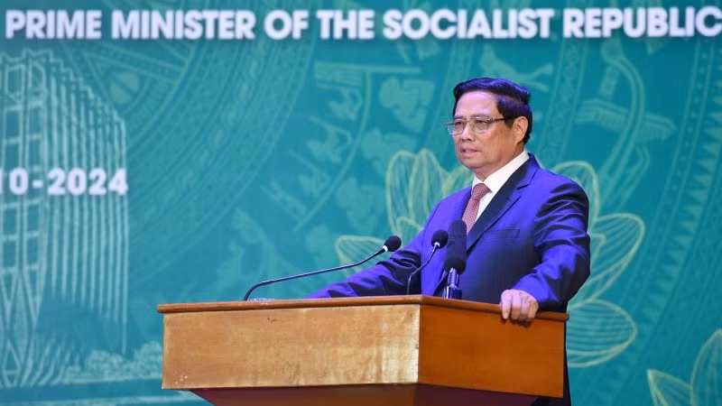 Премьер-министр Фам Минь Тьинь выступает на беседе. Фото: Чан Хай