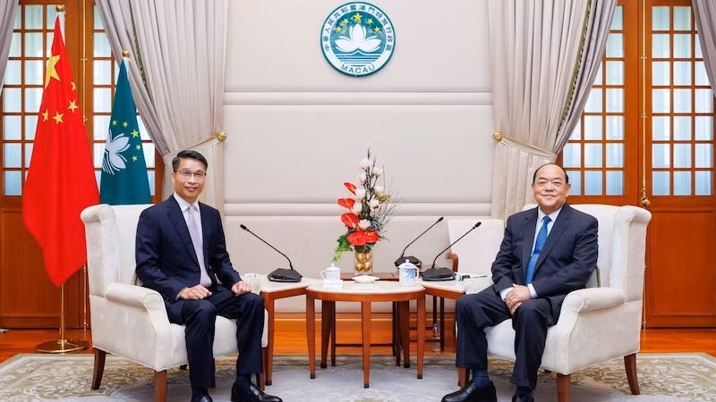 Генеральный консул Вьетнама в Гонконге и Макао Фам Бинь Дам и Глава администрации специального административного района Макао Хо Ят Сен. Фото: ВИА