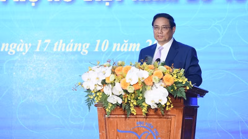 Премьер-министр Фам Минь Тьинь выступает на мероприятии. Фото: Чан Хай