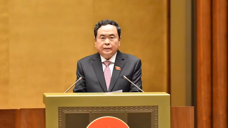 Постоянный заместитель председателя НС Чан Тхань Ман выступает на открытии сессии. Фото: Линь Кхоа