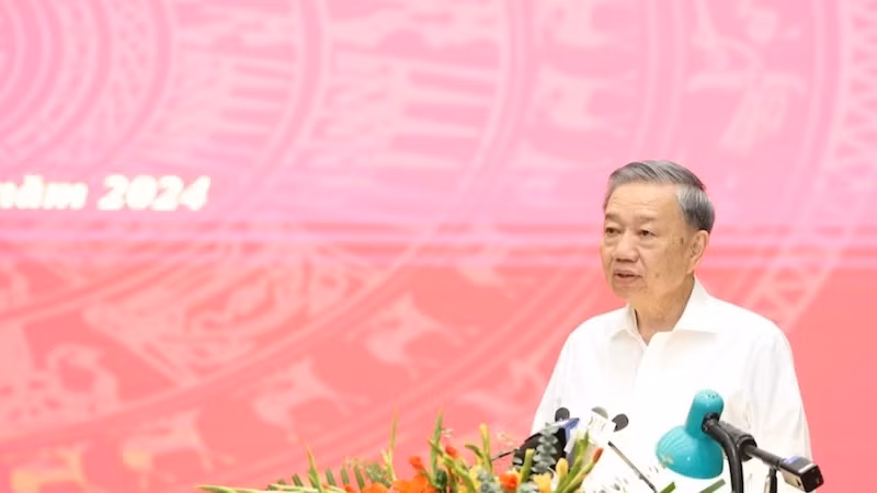 Генеральный секретарь ЦК КПВ, Президент То Лам выступает на рабочей встрече. Фото: Зюи Линь