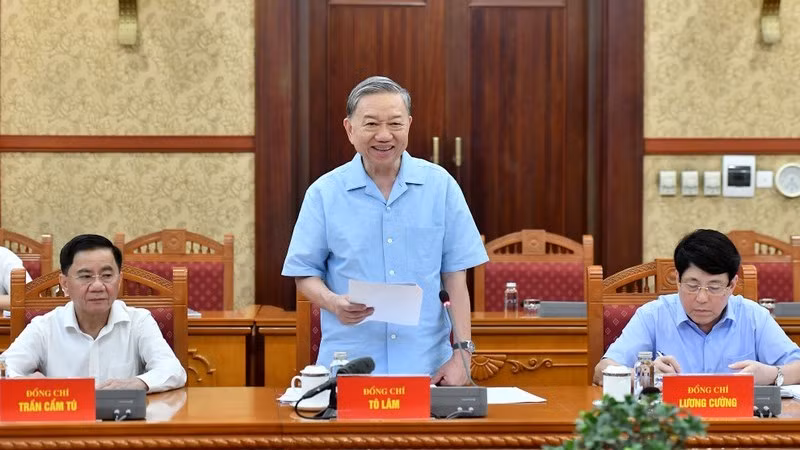 Генеральный секретарь ЦК КПВ, Президент То Лам выступает на заседании. Фото: Данг Кхоа