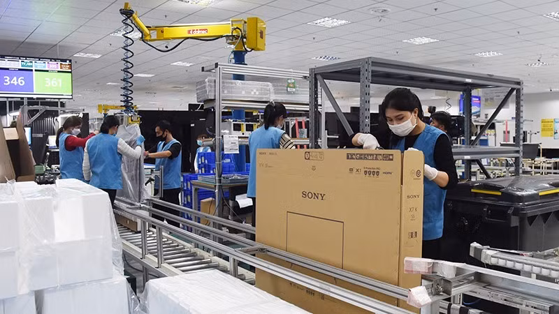 Производство жидкокристаллических дисплеев в компании «Competition Team Technology». Фото: Кхань Ан