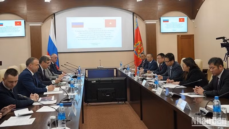 Встреча между делегацией и губернатором Владимирской области.