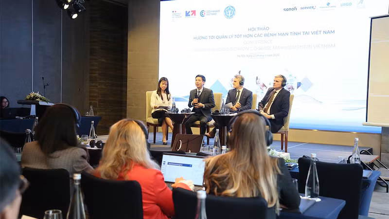 Участники конферецнии. Фото: tapchibaohiemxahoi.gov.vn