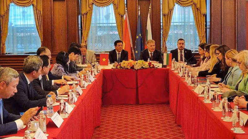 Общий вид заседания. Фото: tapchicongthuong.vn