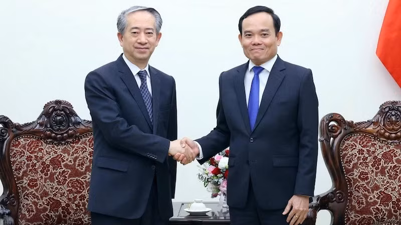 Вице-премьер Чан Лыу Куанг и Посол Сюн Бо. Фото: ВИА