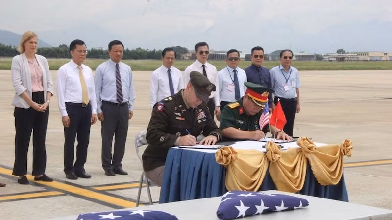 Церемония репатриации останков американских солдат в аэропорту Дананга. Фото: ВИА