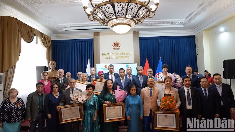 Участники церемонии. Фото: Суан Хынг