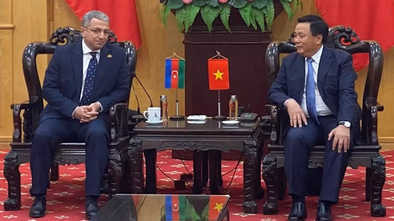 Товарищ Нгуен Суан Тханг и Посол Азербайджана Шовги Камал оглы Мехдизаде