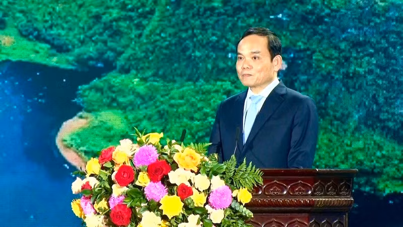 Вице-премьер Чан Лыу Куанг выступает на церемонии.