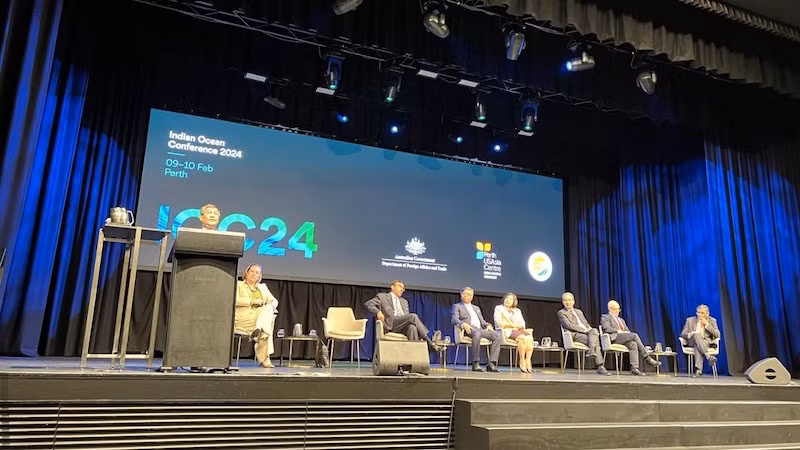 Постоянный замминистра иностранных дел Нгуен Минь Ву выступает на конференции. Фото: baoquocte.vn