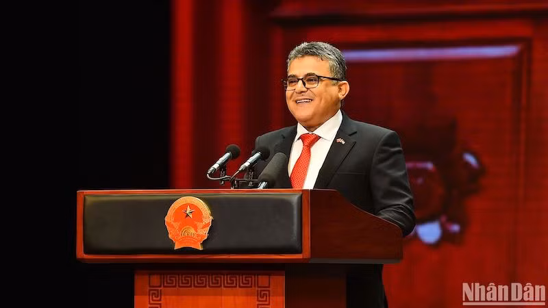 Посол Палестины Саади Салама высутпает на церемонии. Фото: Тхюи Нгуен