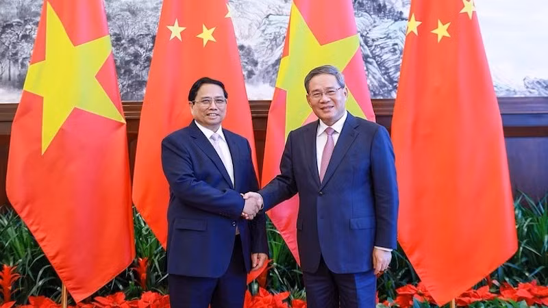 Премьер-министр Фам Минь Тьинь и Премьер Государственного совета Китая Ли Цян. Фото: Нят Бак