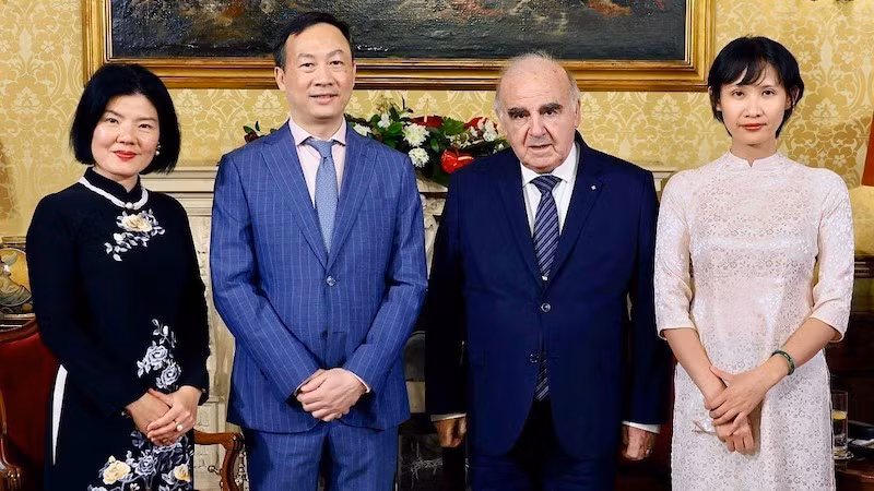 Президент Мальты Джордж Велла и делегация Посольства Вьетнама. Фото: ВИА